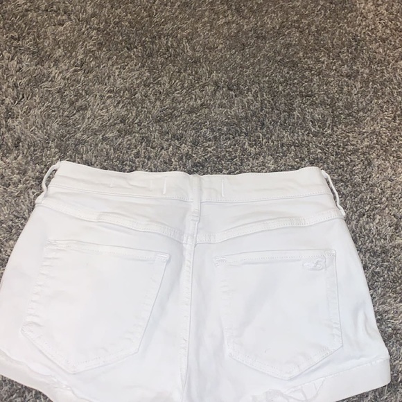 white hollister jean shorts - Picture 2 of 4